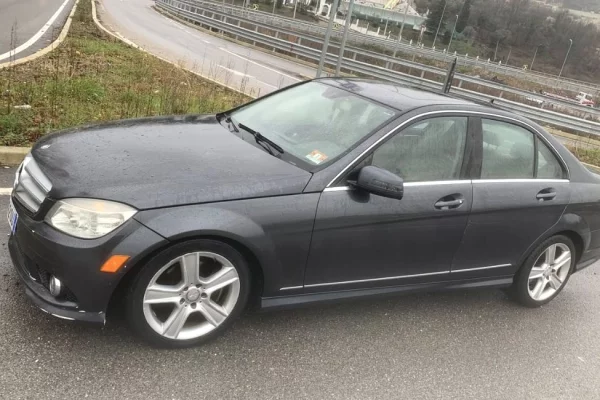 Makina ne shitje ne Tirane - 5,400 Euro