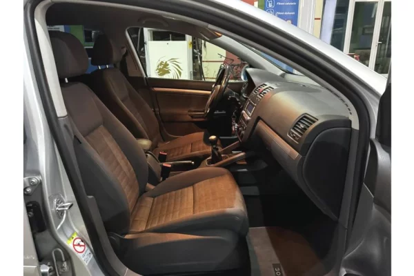 Makina ne shitje ne Tirane - 3,600 Euro