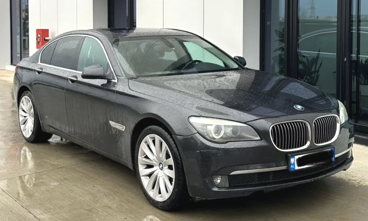 Makina ne shitje ne Tirane, BMW, 2010 Diesel,Kambio Automatik Pagesa 7,800  Euro.