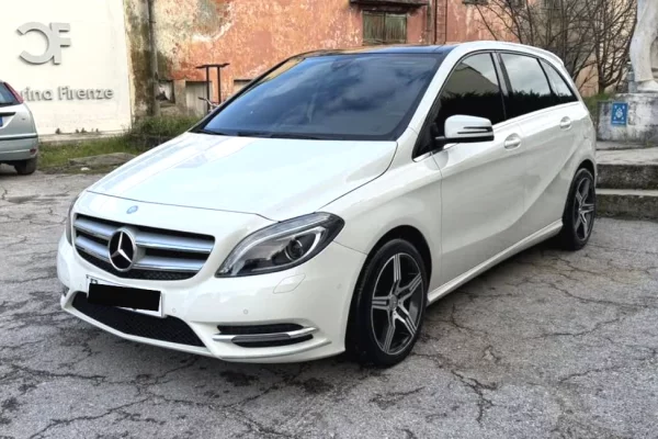 Makina ne shitje ne Tirane - 7,800 Euro