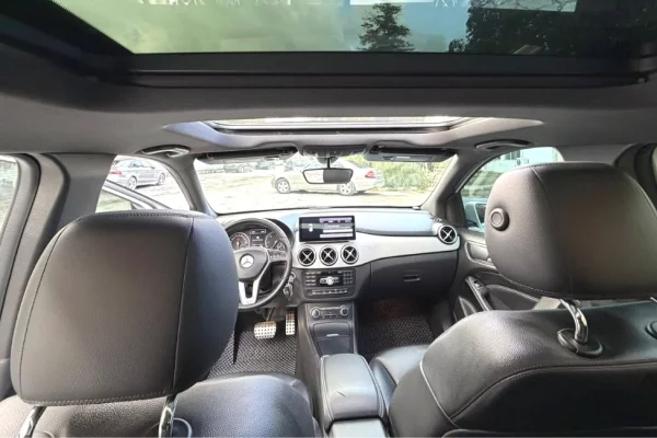 Makina ne shitje ne Tirane - 7,800 Euro