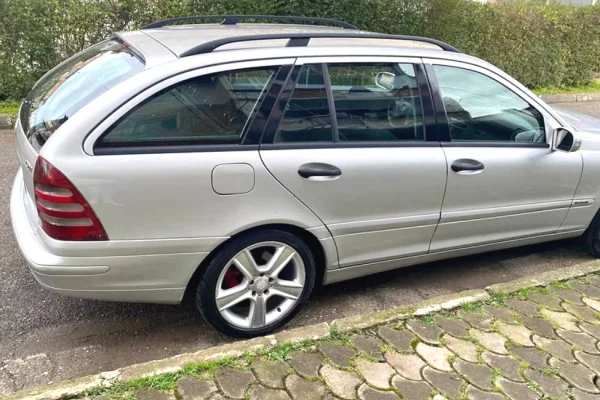 Makina ne shitje ne Elbasan - 2,500 Euro