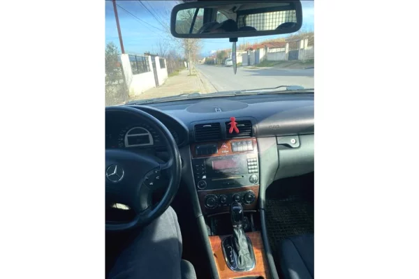 Makina ne shitje ne Elbasan - 2,500 Euro