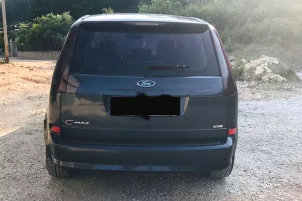 Auto in Vendita a Berat, Ford, 2008 Diesel,Kambio Manual Pagamento 2,800  Euro.