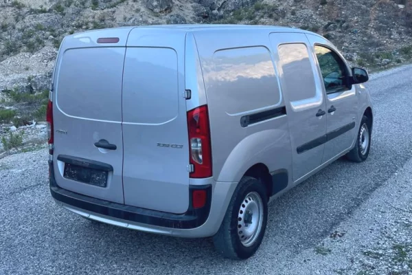 Makina ne shitje ne Tirane - 6,000 Euro