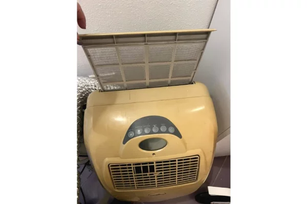 Different articles a Tirana - 8,000 Leke