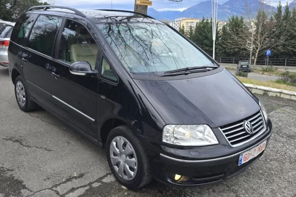 Makina ne shitje ne Tirane - 3,300 Euro