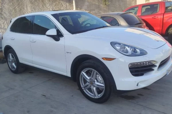 Makina ne shitje ne Tirane - 15,500 Euro