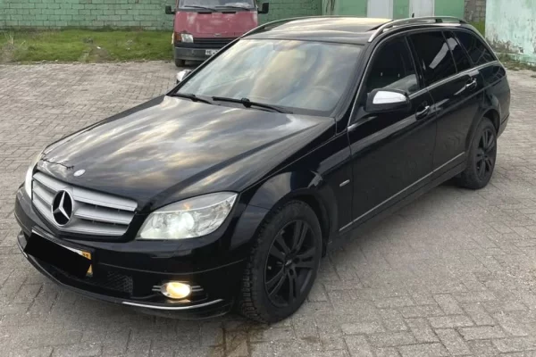 Makina ne shitje ne Tirane - 4,400 Euro