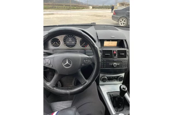 Makina ne shitje ne Tirane - 4,400 Euro