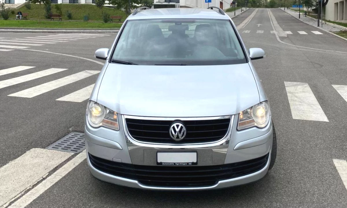 Makina ne shitje ne Tirane, Volkswagen, 2008 Diesel,Kambio Automatik Pagesa 4,800  Euro.
