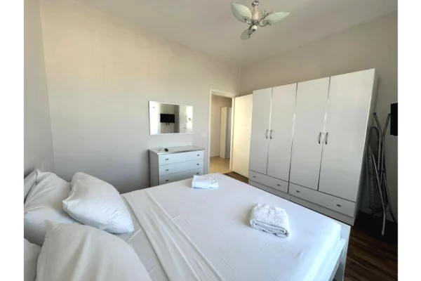 Shtepi me qera Apartament ne Vlore, 2+1, Mobilimi E mobiluar, Pagesa 700  Euro.