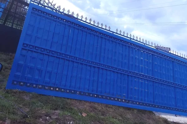 Different articles a Durazzo - 80,000 Leke