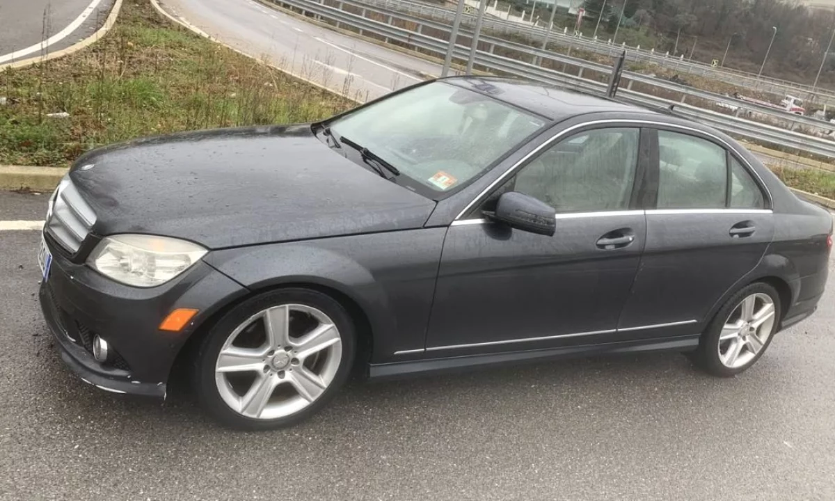 Makina ne shitje ne Tirane, Mercedes-Benz, 2010 Diesel,Kambio Automatik Pagesa 5,300  Euro.
