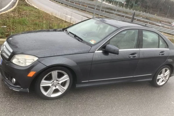 Makina ne shitje ne Tirane - 5,300 Euro