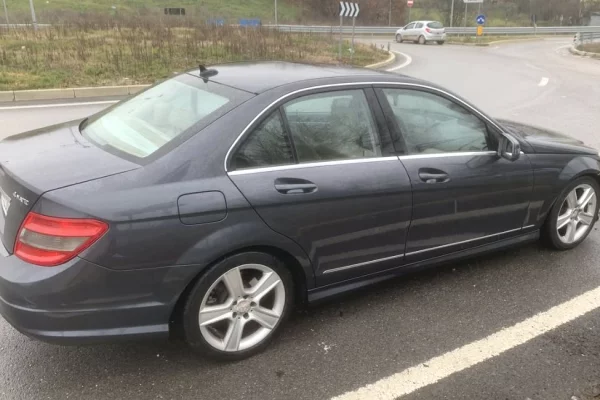 Makina ne shitje ne Tirane - 5,300 Euro