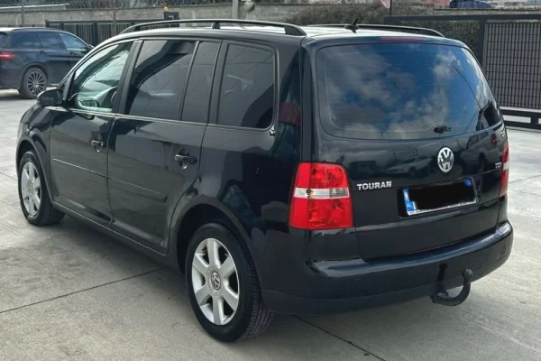 Makina ne shitje ne Tirane - 2,800 Euro