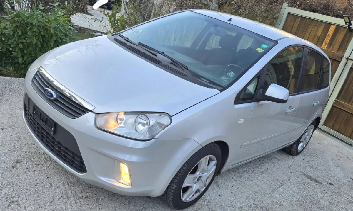 Makina ne shitje ne Tirane, Ford, 2010 Diesel,Kambio Manual Pagesa 2,900  Euro.
