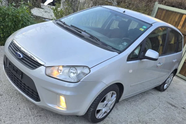 Makina ne shitje ne Tirane - 2,900 Euro