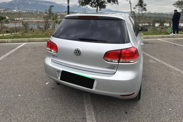Makina ne shitje ne Tirane - 6,500 Euro