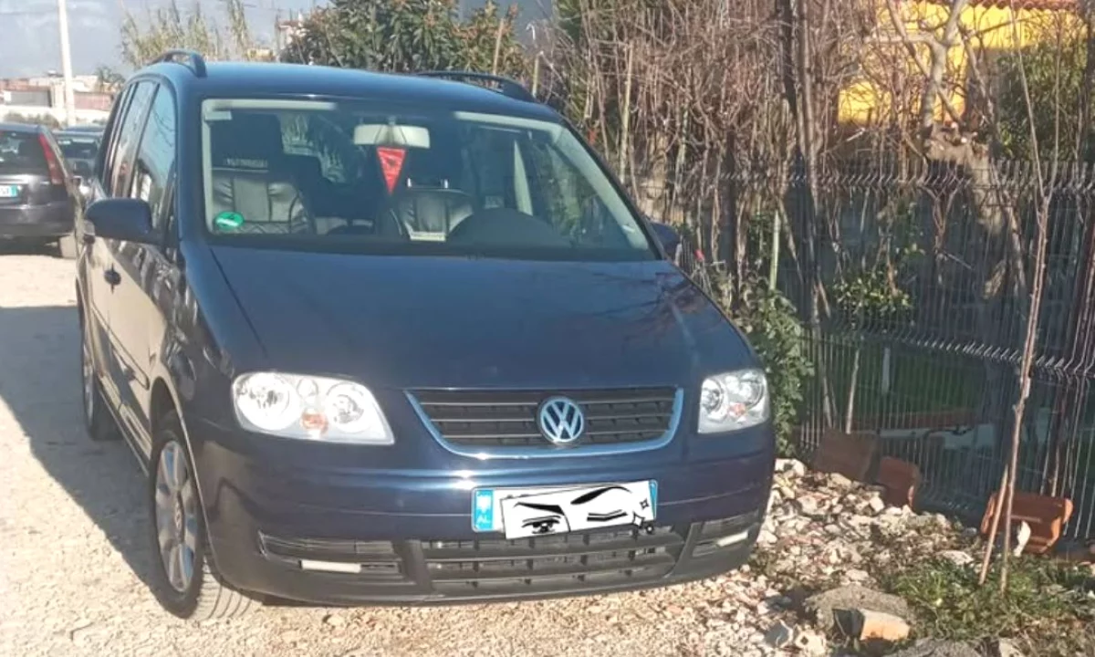 Makina ne shitje ne Tirane, Volkswagen, 2005 Diesel,Kambio Manual Pagesa 3,900  Euro.
