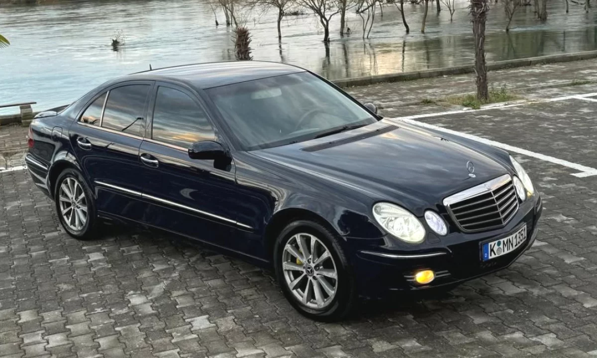 Makina ne shitje ne Tirane, Mercedes-Benz, 2005 Diesel,Kambio Automatik Pagesa 4,900  Euro.