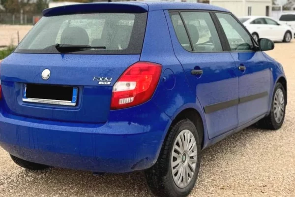 Makina ne shitje ne Tirane - 3,000 Euro