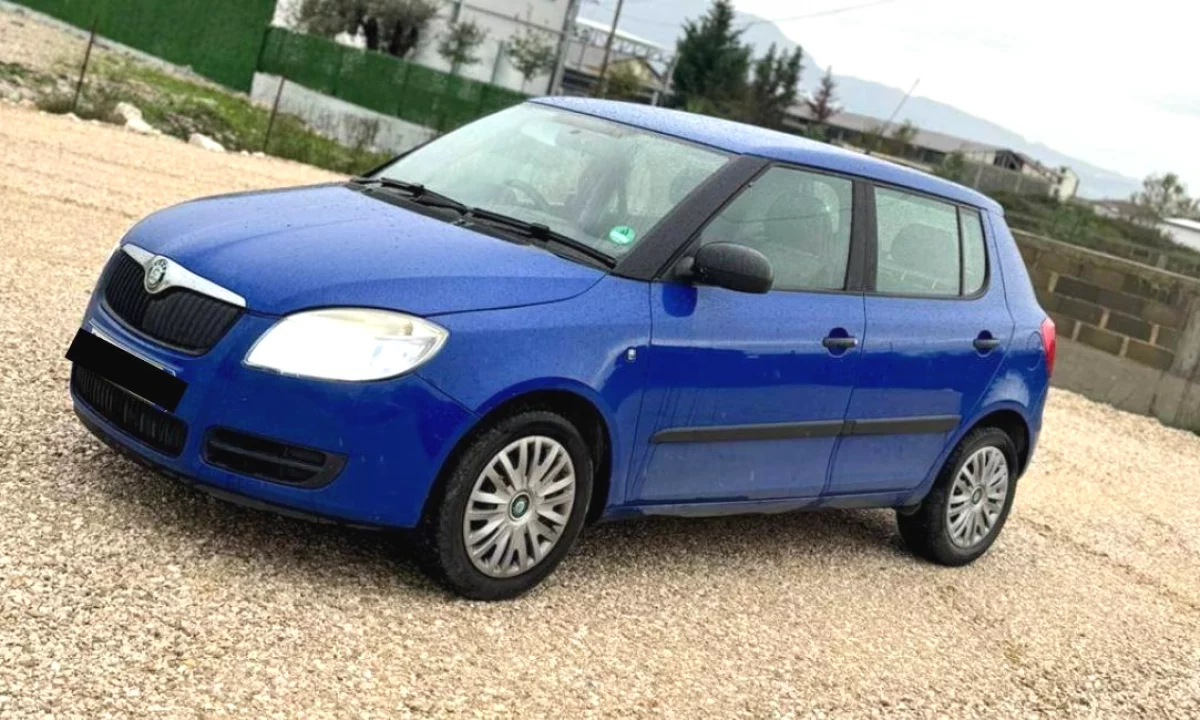 Makina ne shitje ne Tirane, Skoda, 2009 Benzine,Kambio Automatik Pagesa 3,000  Euro.