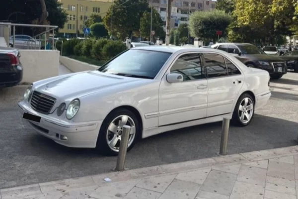 Makina ne shitje ne Tirane - 3,500 Euro