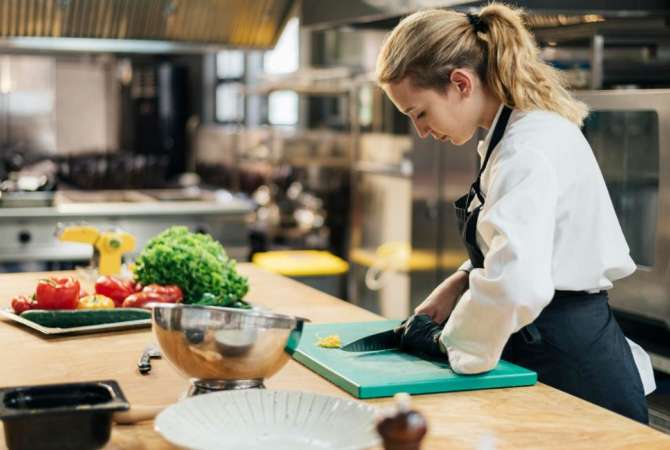 Njoftime Pune per Kuzhiniere, Ndihmëse Kuzhiniere ne Tirane