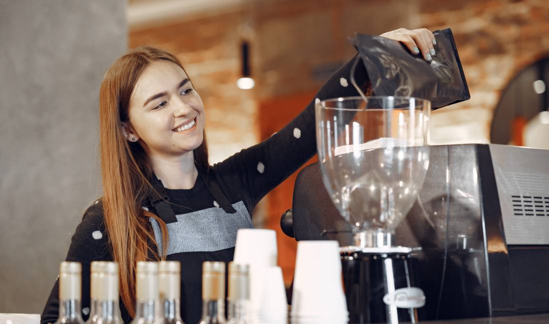 Njoftime Pune ne Tirane, Profesioni Kamarier/e, Banakier/e , Fillestar/Pak eksperience, Pagesa Me Marreveshje.