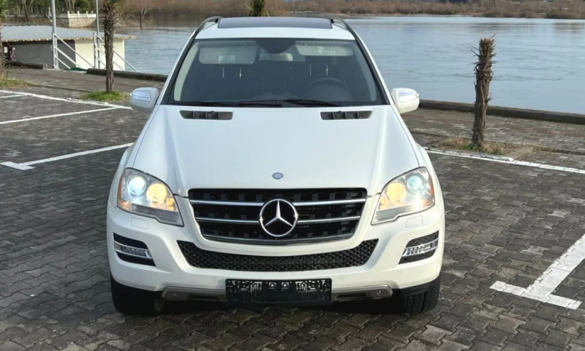 Makina ne shitje ne Tirane, Mercedes-Benz, 2011 Diesel,Kambio Automatik Pagesa 9,500  Euro.