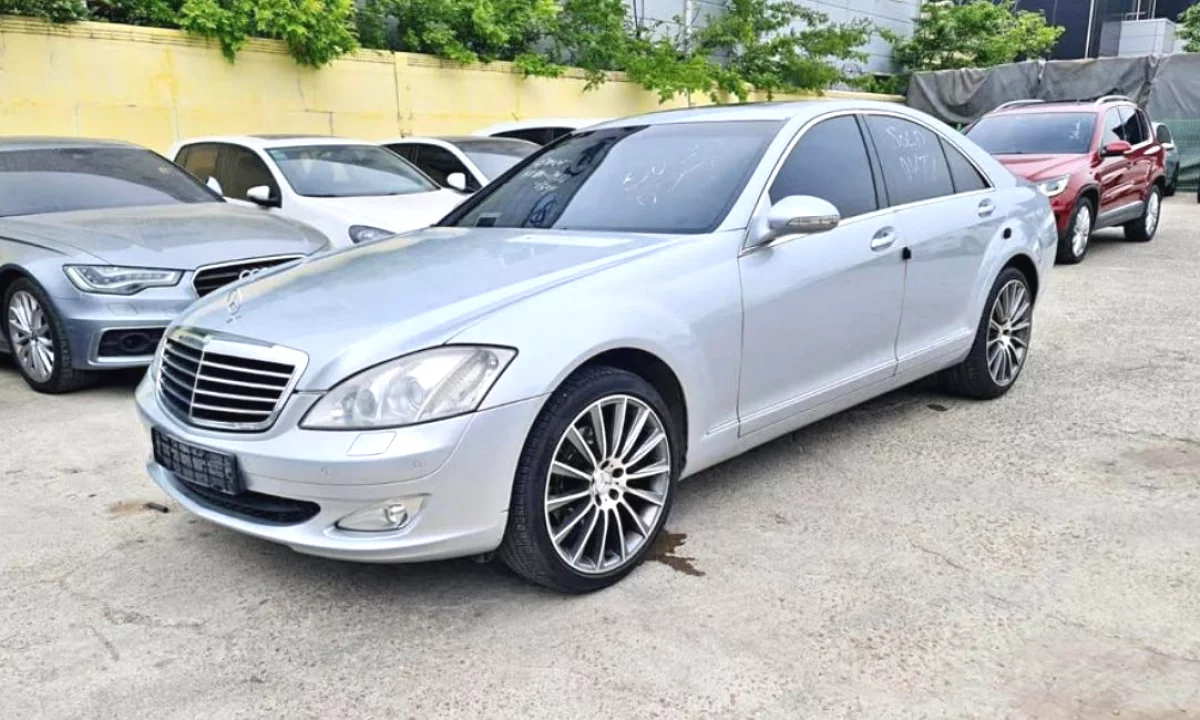 Makina ne shitje ne Tirane, Mercedes-Benz, 2008 Diesel,Kambio Automatik Pagesa 7,800  Euro.