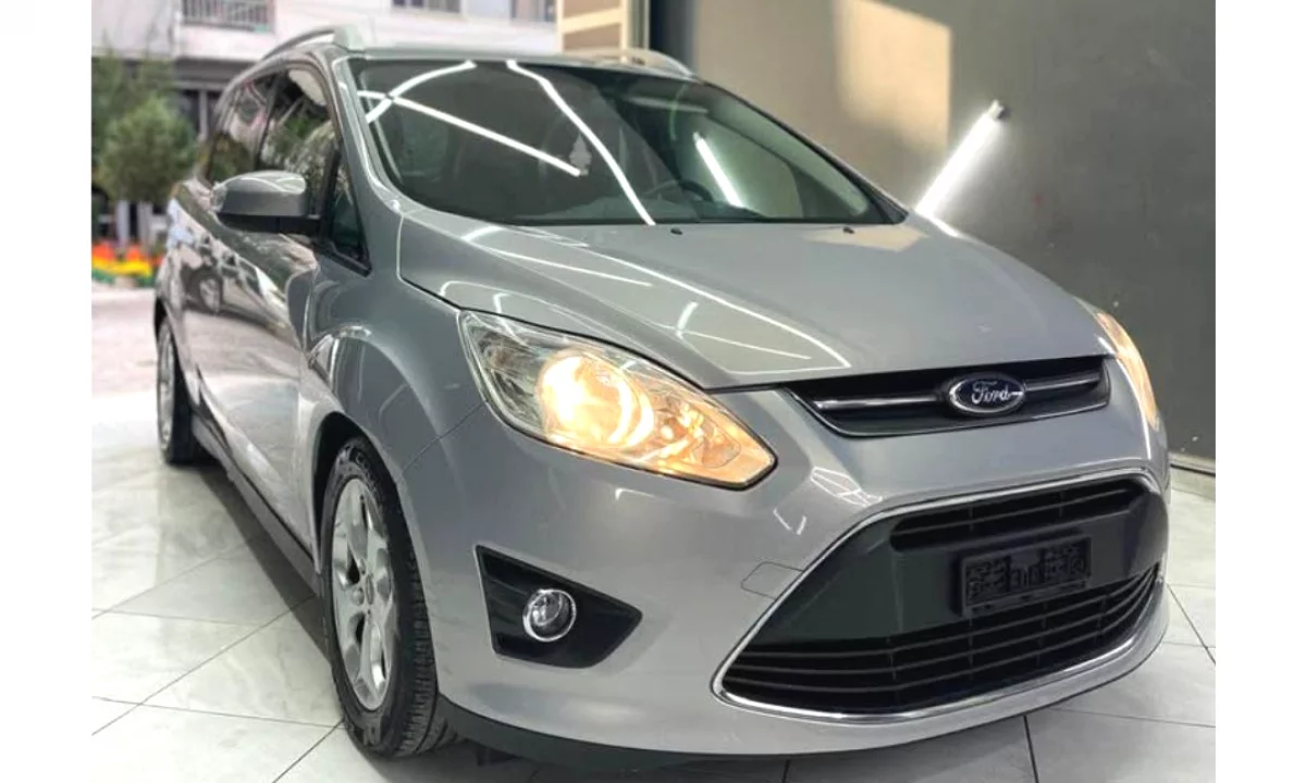Makina ne shitje ne Tirane, Ford, 2011 Benzine,Kambio Manual Pagesa 4,300  Euro.