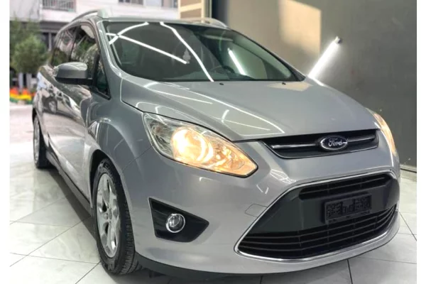 Makina ne shitje ne Tirane - 4,300 Euro