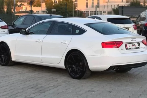 Auto in Vendita a Tirana, Audi, 2014 Diesel,Kambio Automatik Pagamento 9,450  Euro.