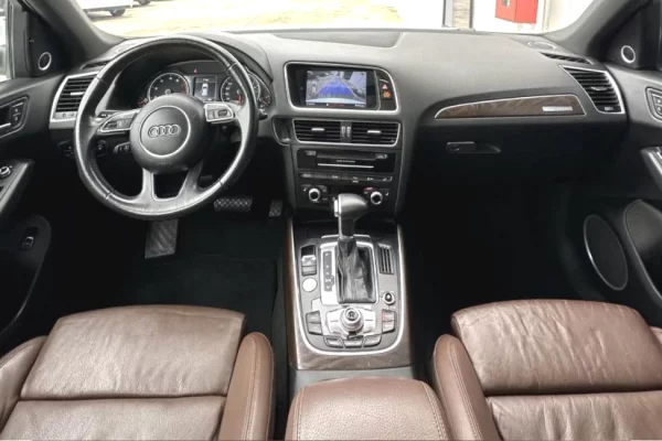 Makina ne shitje ne Tirane - 15,900 Euro