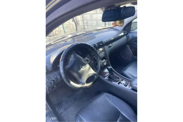 Makina ne shitje ne Tirane - 2,800 Euro