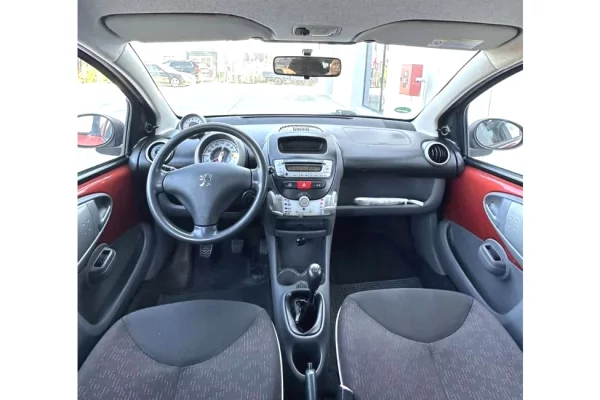 Makina ne shitje ne Tirane - 2,700 Euro