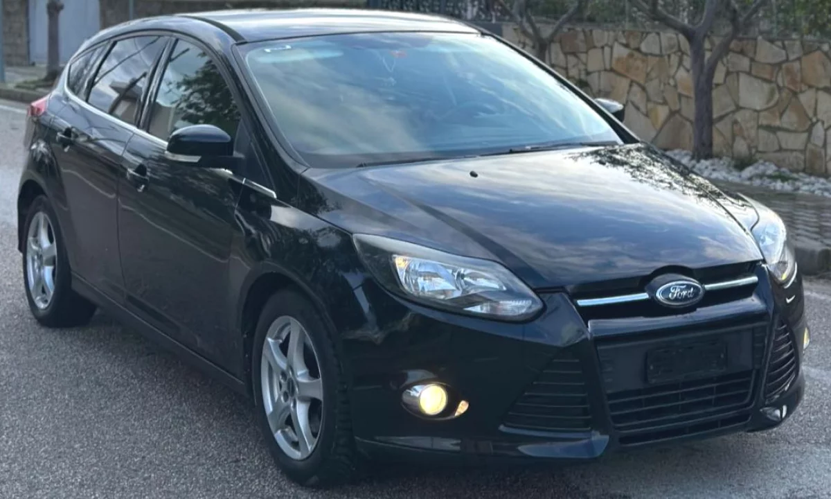 Makina ne shitje ne Tirane, Ford, 2011 Benzine,Kambio Manual Pagesa 4,200  Euro.
