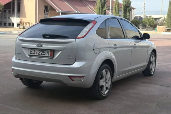 Makina ne shitje ne Fier - 2,700 Euro