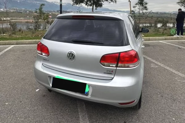 Makina ne shitje ne Tirane - 6,500 Euro