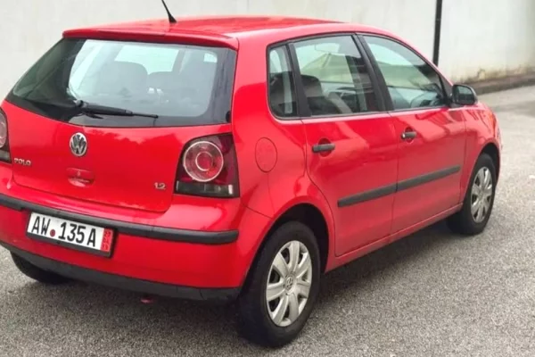 Makina ne shitje ne Tirane - 2,200 Euro