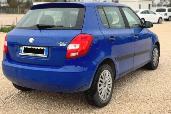 Makina ne shitje ne Tirane - 3,000 Euro