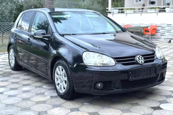 Makina ne shitje ne Tirane - 3,900 Euro