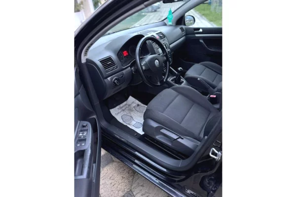 Makina ne shitje ne Tirane - 3,900 Euro