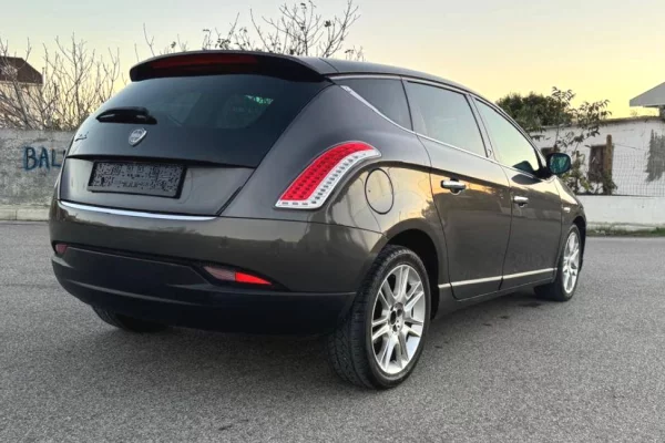 Cars for sale in Tirana, Lancia, 2010 Diesel,Kambio Automatik Payment 3,400  Euro.