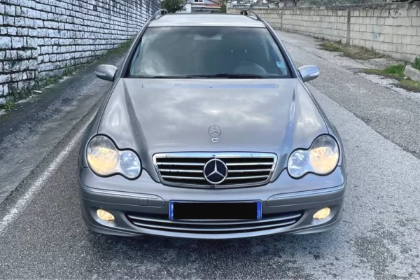 Makina ne shitje ne Tirane - 3,900 Euro