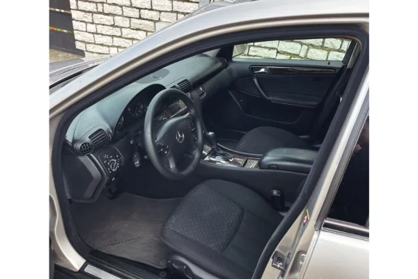 Makina ne shitje ne Tirane - 3,900 Euro