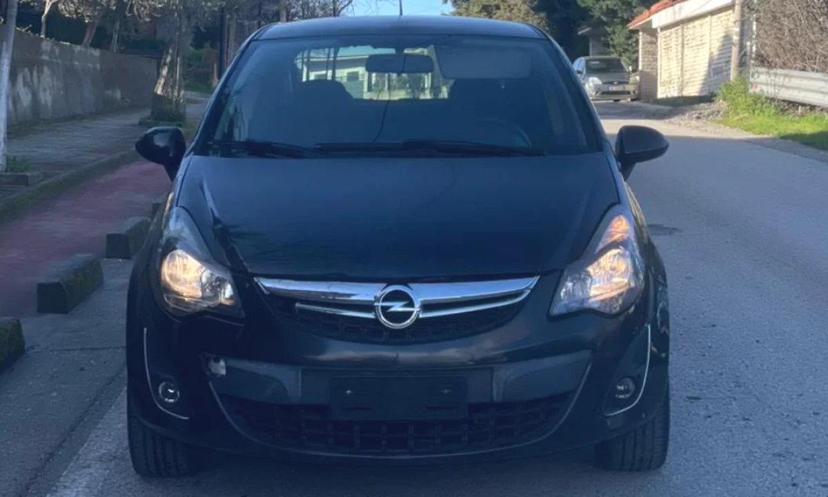 Cars for sale in Tirana, Opel, 2015 Diesel,Kambio Manual Payment 3,500  Euro.